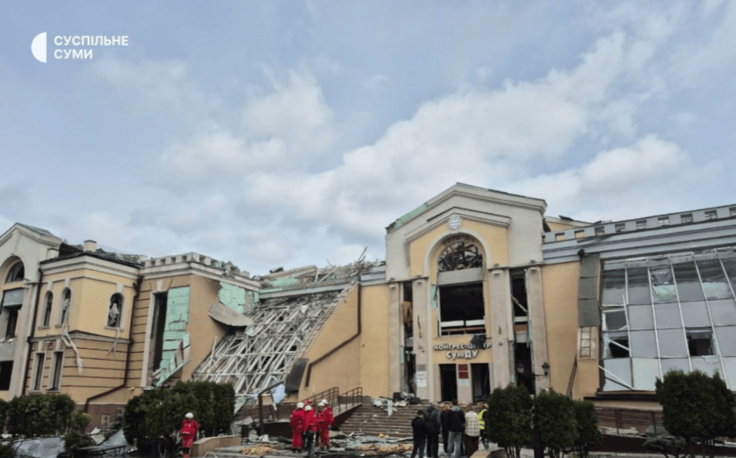 普京手段再升级！俄军导弹炸塌乌议会，乌军中将急于自保当场弃阵而逃引爆信任危机！