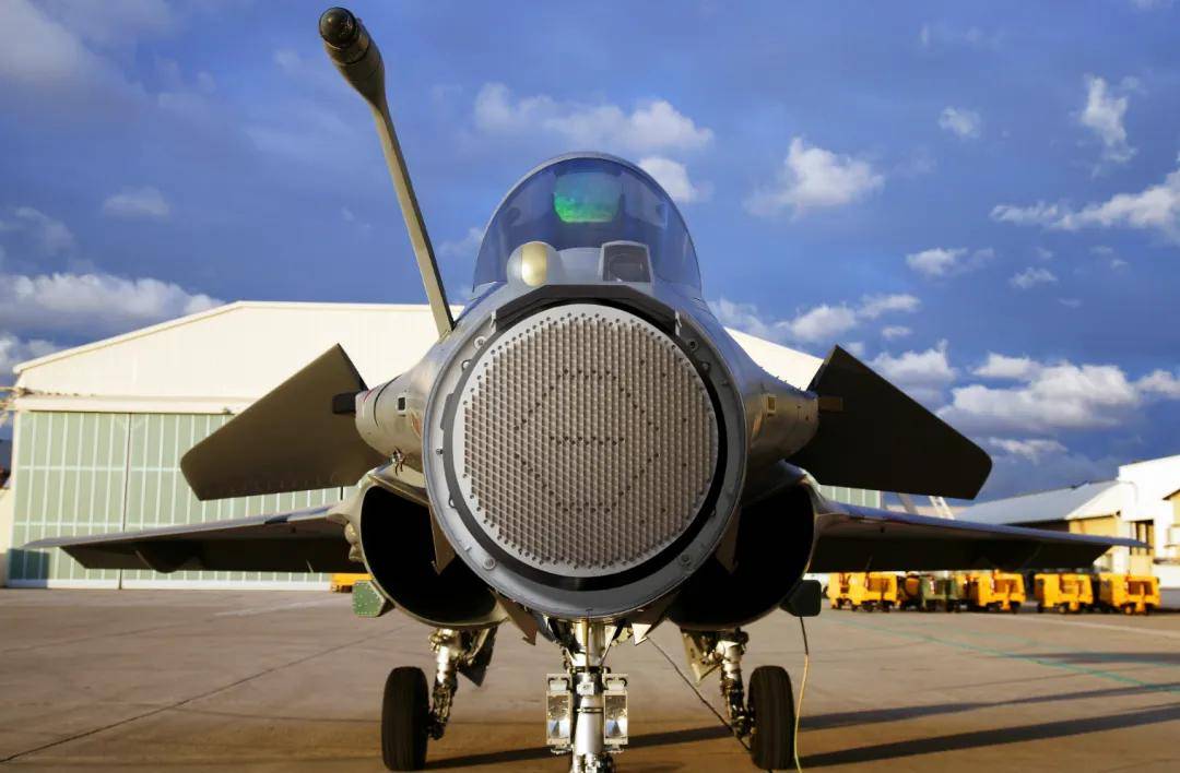 歼-10C赢在哪里？巴防长证实：印巴空战歼-10CP成功逼退“阵风”