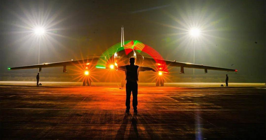 军迷热议！《舰载武器》曝光四发轰-6改进方案：航程14000公里？